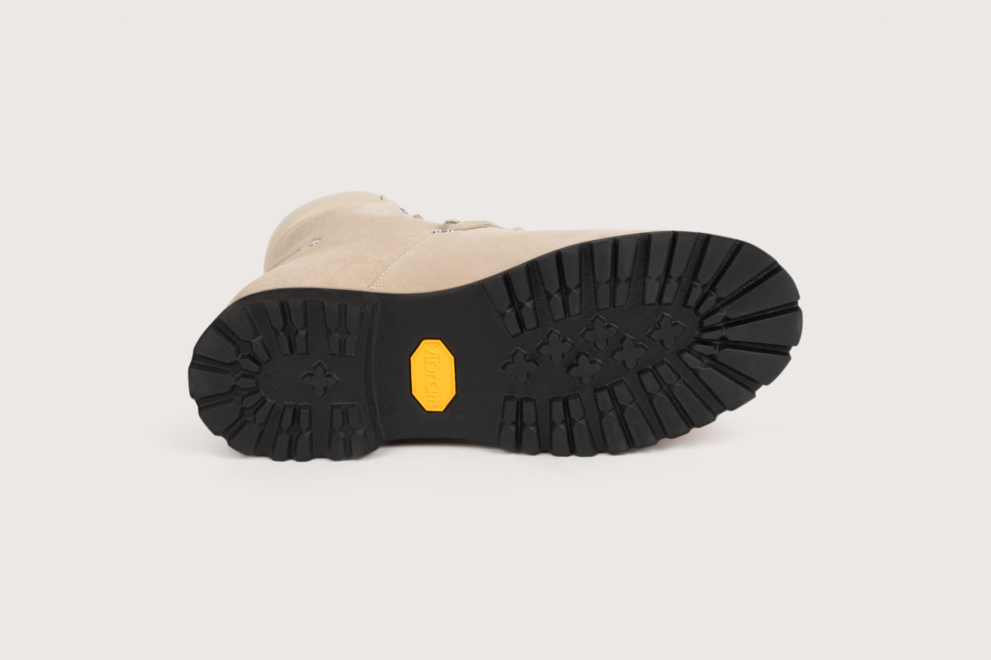 Iseran women's sheepskin-lined boot, beige suede, Vibram sole Iseran women's sheepskin-lined boot, beige suede, Vibram sole
