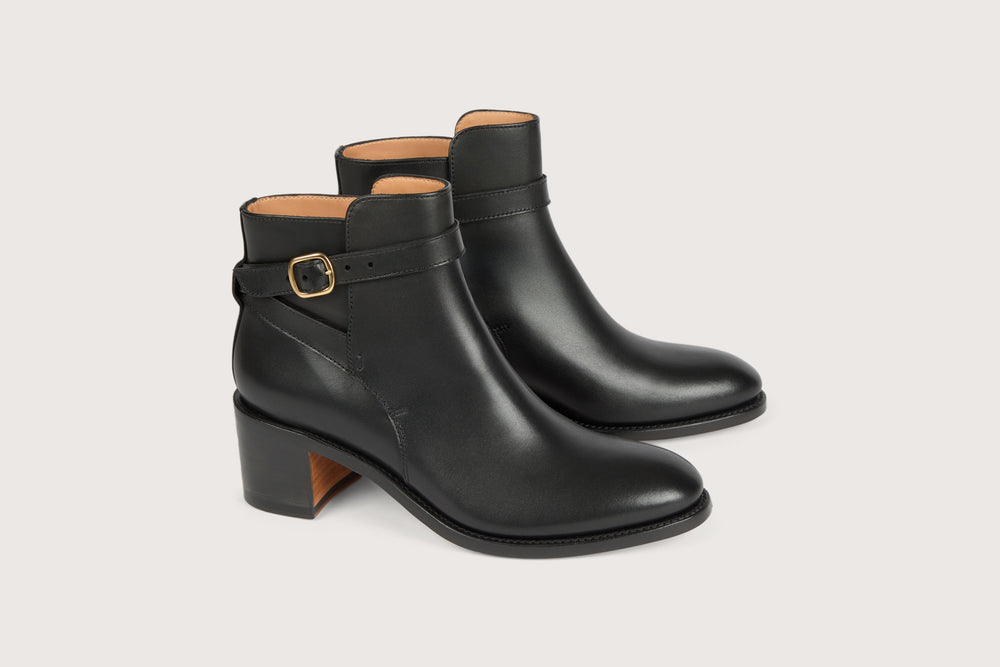 ÉPONA Black Box Leather
