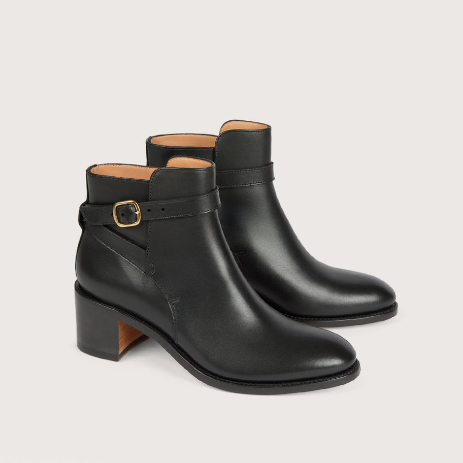 ÉPONA Black Box Leather