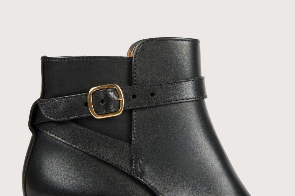 ÉPONA Black Box Leather