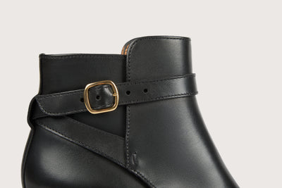 ÉPONA Black Box Leather